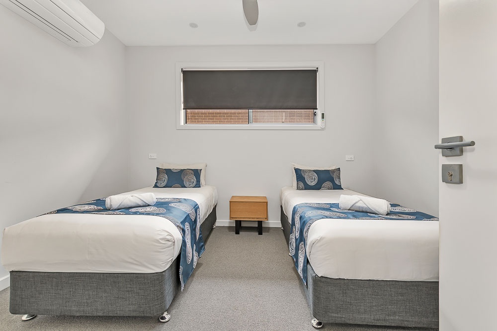 comfort suites twin room
